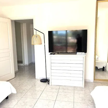 2 Proche Plages Апартаменты *